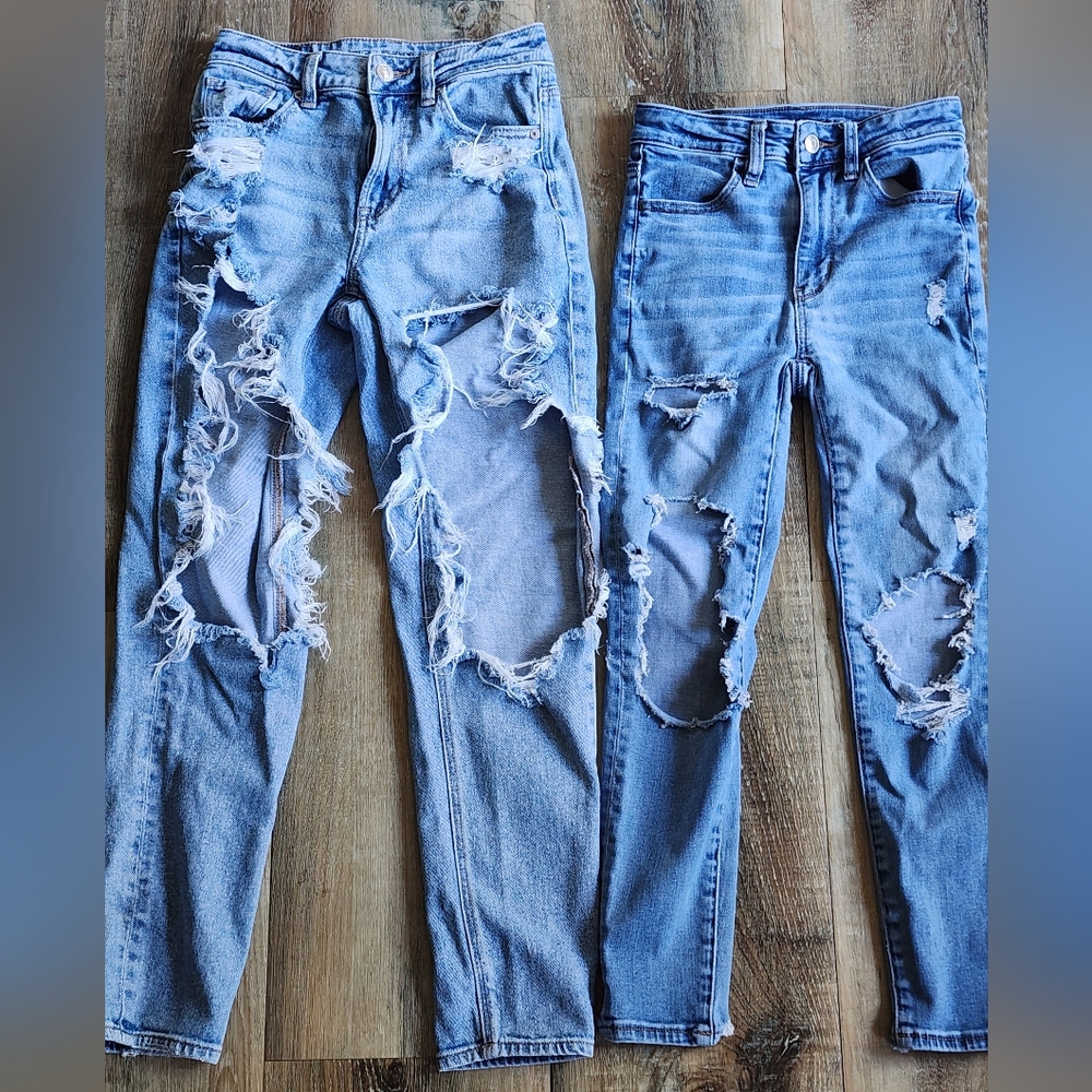 American Eagle Outfitters Light Blue Distressed Skinny Jeans